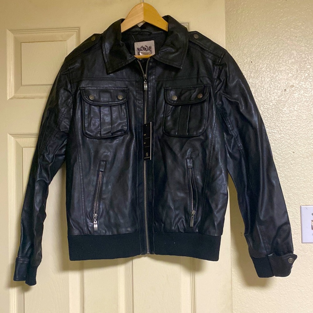 Men’s size large jacket in black